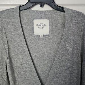 🍁🍁🍁Abercrombie & Fitch Women's Light Gray Cardigan